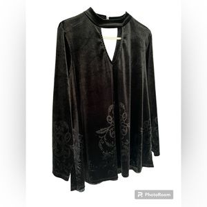 Fever embossed velvety choker style blouse.